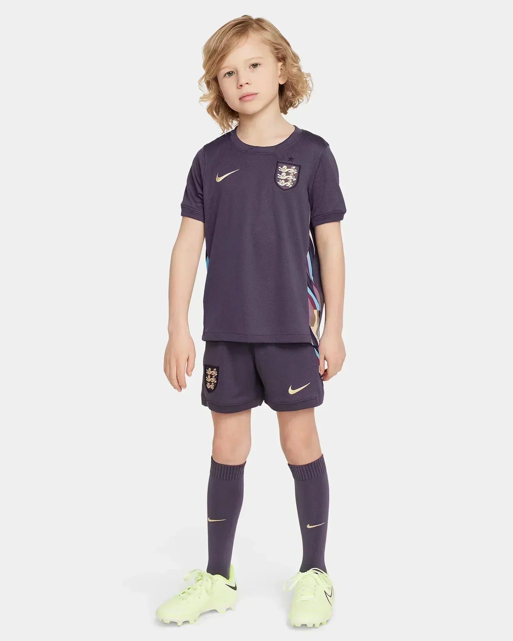 Het Engelse uit tenue voor kinderen voor het seizoen 2024/25