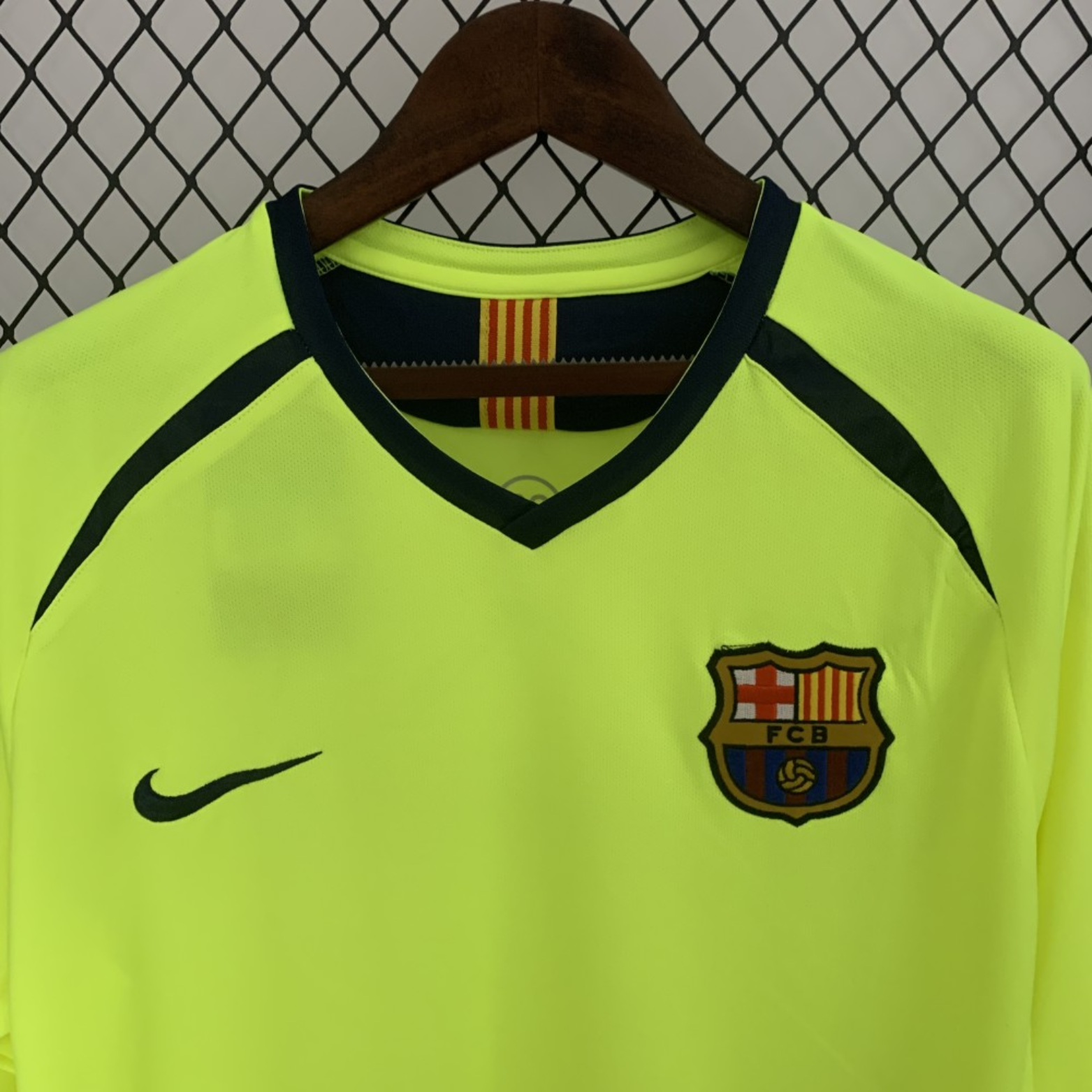 Barcelona Away Shirt 2005/06