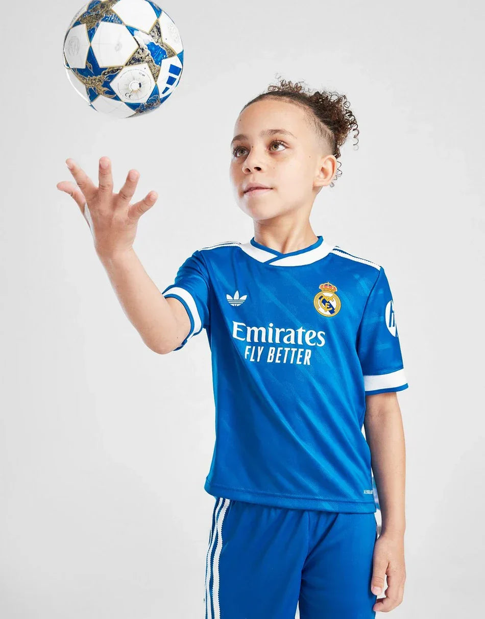 Real Madrid kindervoetbaltenue 2025/26, derde versie