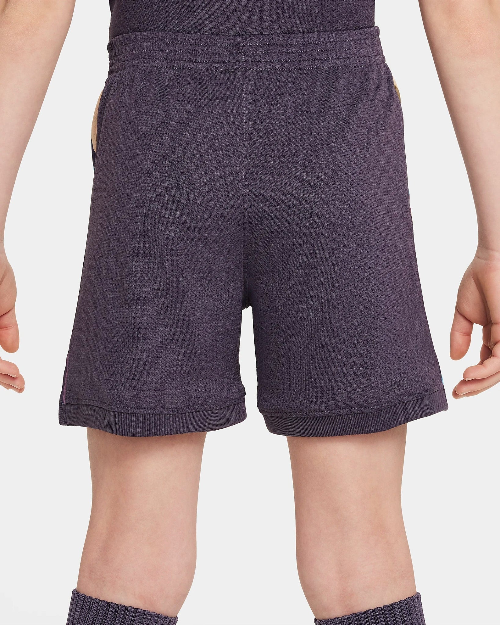 Het Engelse uit tenue voor kinderen voor het seizoen 2024/25